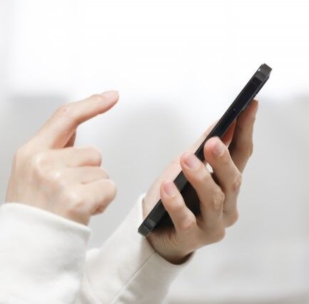 スマホ手２